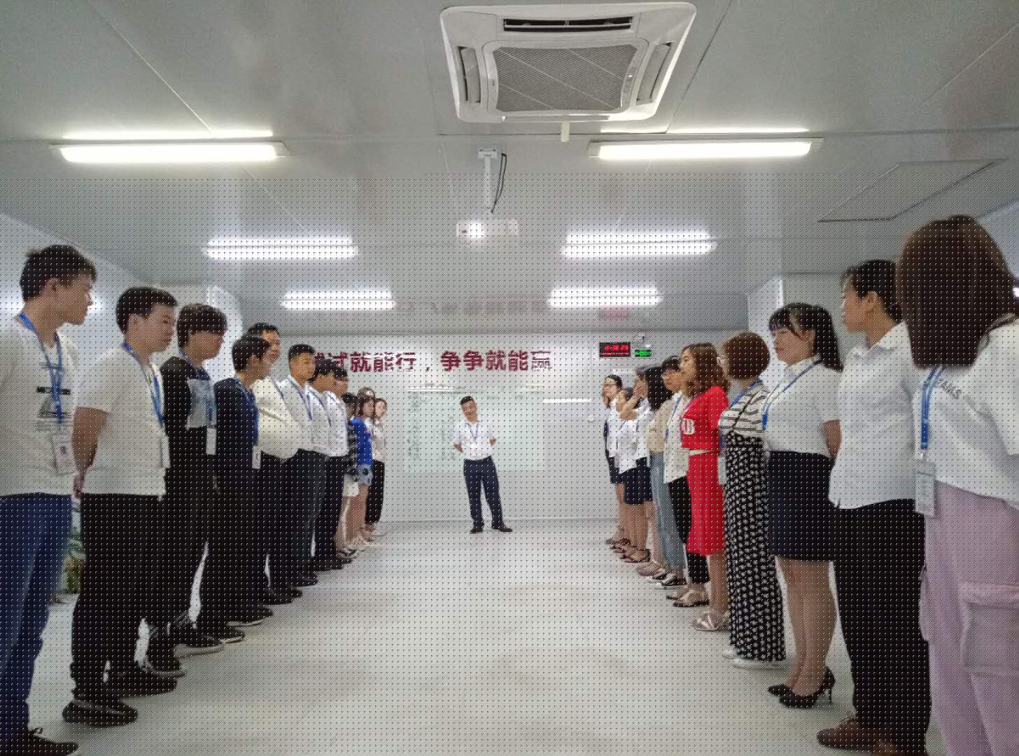 小銘打樣銷售、運營及一線員工團隊晨會
